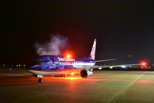 Boeing 737-800 (N813SY) - startup on a cool winter early morning 