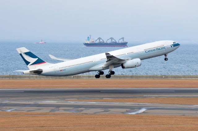 Airbus A330-300 (B-HLA)