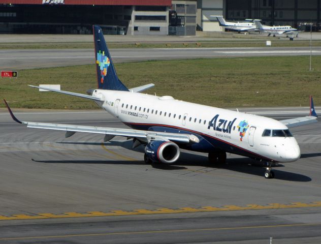 Embraer ERJ-190 (PR-AZI) - Embraer ERJ-190-100IGW 190AR (CN 19000336) Azul - Linhas Aéreas Brasileiras - Fab: 2010 - Aeroporto de Congonhas/São Paulo (CGH/SBSP) , Brazil