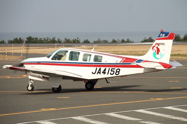 Beechcraft Bonanza (36) (JA4158)