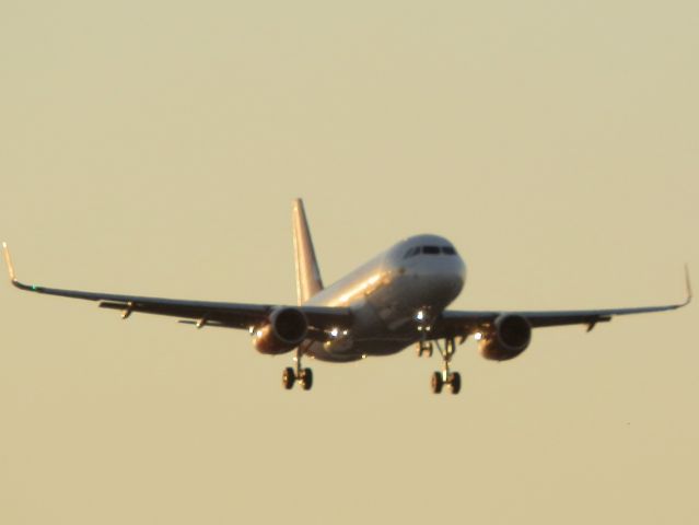 Airbus A319 (N730AV)