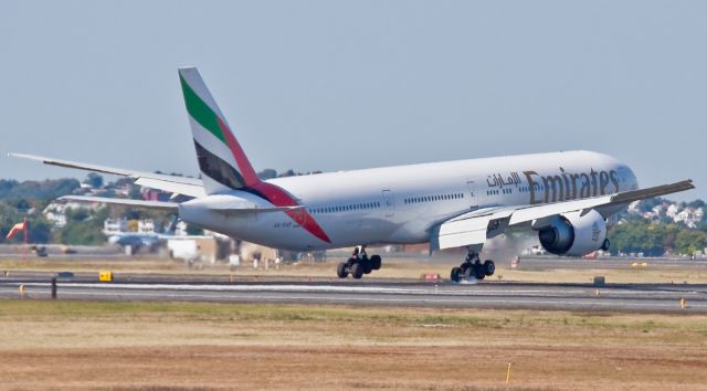 BOEING 777-300ER (A6-EGF) - Touchdown