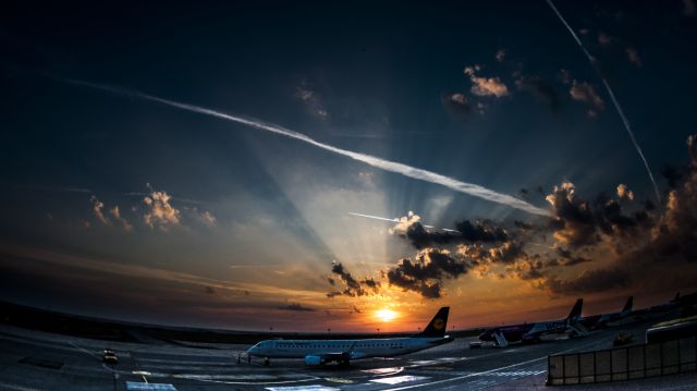 — — - Plane spotting 