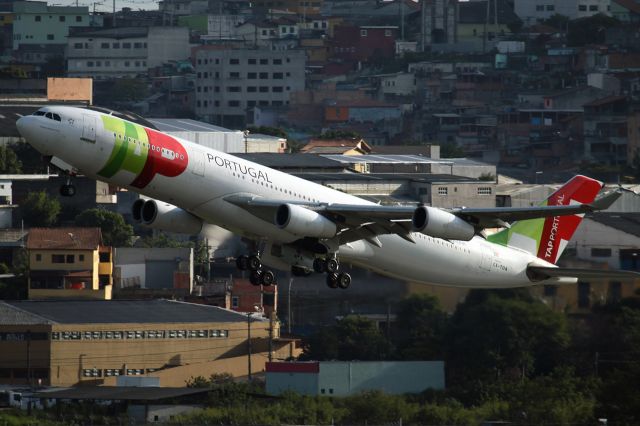 Airbus A340-300 (CS-TOA)