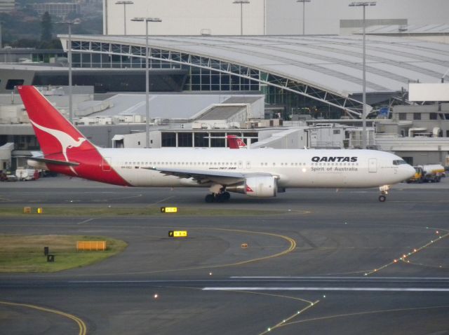 BOEING 767-300 (VH-OGJ)