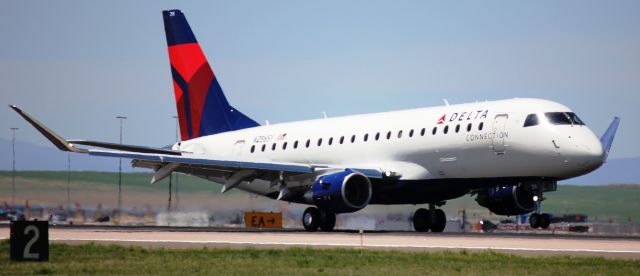 Embraer 170/175 (N256SY) - Arriving 35L on 5-14-17 from Seattle.