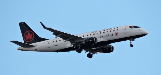 Embraer ERJ 175 (C-FRQK) - This Air Canada Express just before landing, fall 2018.