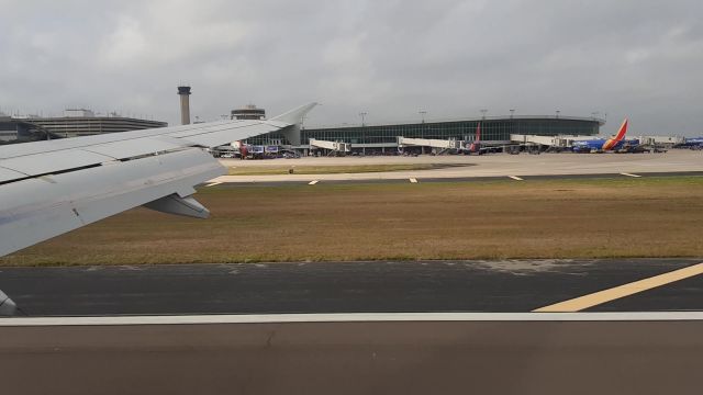 Airbus A320 (N649JB) - Approaching Tampa