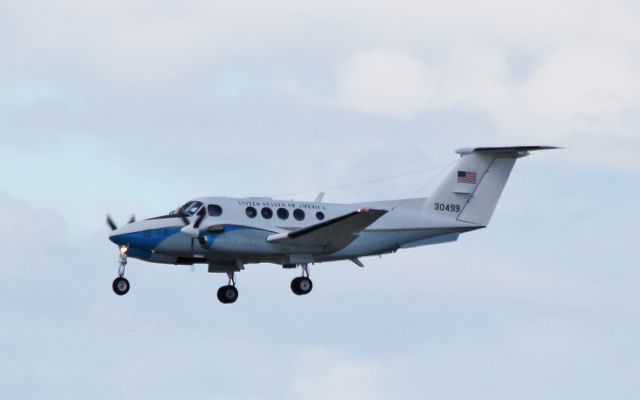 83-0499 — - usaf c-12d 83-0499 about to land at shannon 16/4/16.