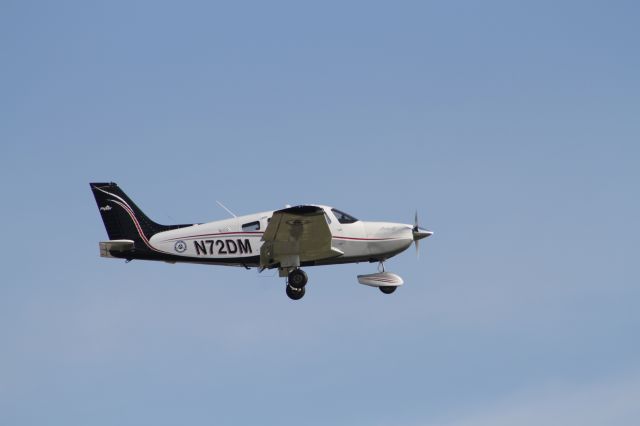 Piper Cherokee (N72DM)