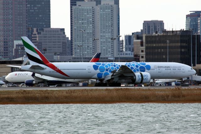 BOEING 777-300ER (A6-EGB)