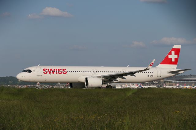 Airbus A321neo (HB-JPB) - Taxiing for Take-off on RWY 10 (26th May 2022)