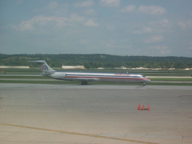 McDonnell Douglas MD-82 (N464AA) - American 1168 from DFW.  Taken August 7,2011.