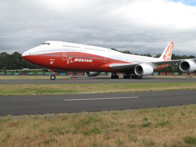 BOEING 747-8 (N6067E) - Turning onto taxiway after landing