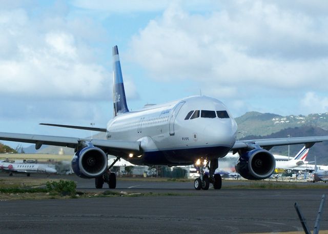 Airbus A320 (N634JB)