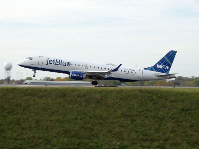 Embraer ERJ-190 (N198JB)