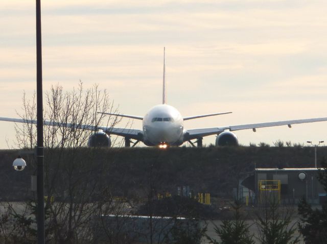 Boeing 777 (HL7700)