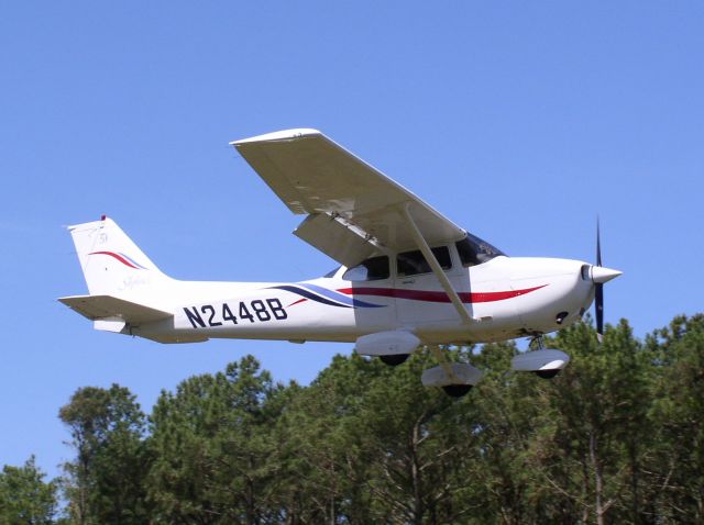 Cessna Skyhawk (N2448B)