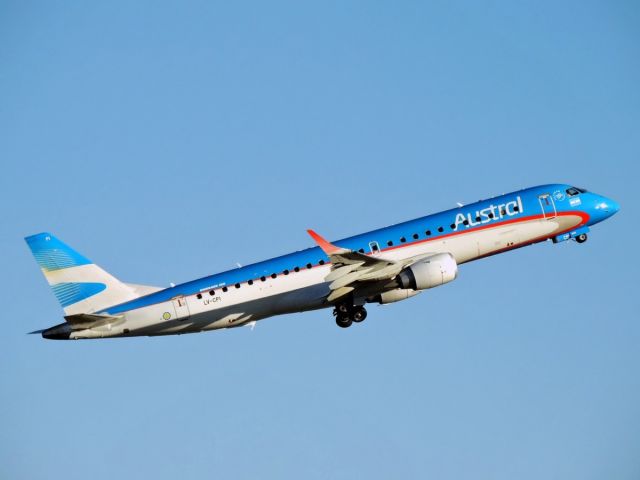 Embraer ERJ-190 (LV-CPI)