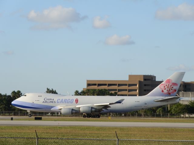 Boeing 747-400 (B-18709)