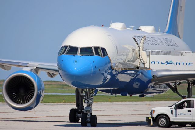 Boeing 757-200 (09-0015) - The view of 90015 from the ramp on 6 Aug 2020. Special thanks to my old friends at ARFF, CPD officers, and the USSS for allowing me access for the close-ups. I always loved supporting these POTUS operations before I retired.