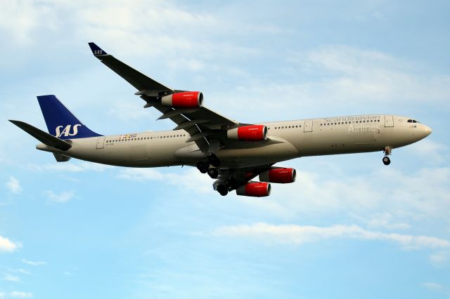 Airbus A340-300 (OY-KBI) - Scandinavian 927 arriving from Copenhagen