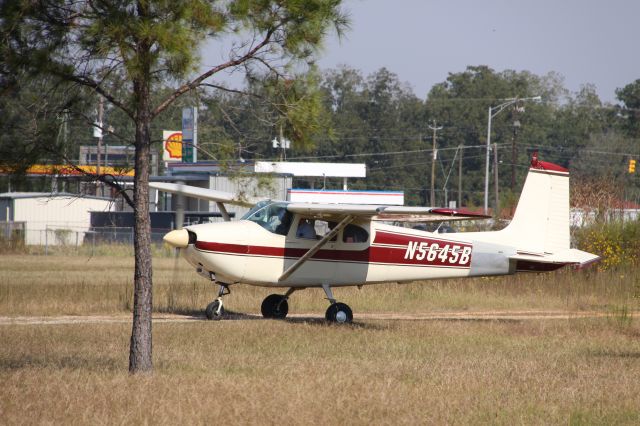 Cessna Skyhawk (N5645B)