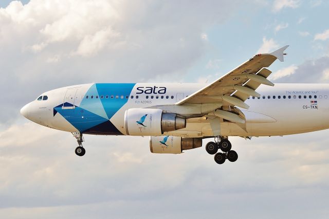 Airbus A310 (CS-TKN) - SATA - Classic A310 on FlightAware.Com !
