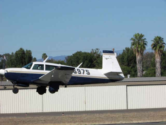 Mooney M-20 (N5697S) - Taking off RWY 24