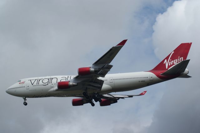 Boeing 747-400 (G-VROC) - Virgin Atlantic B747-41R cn32746