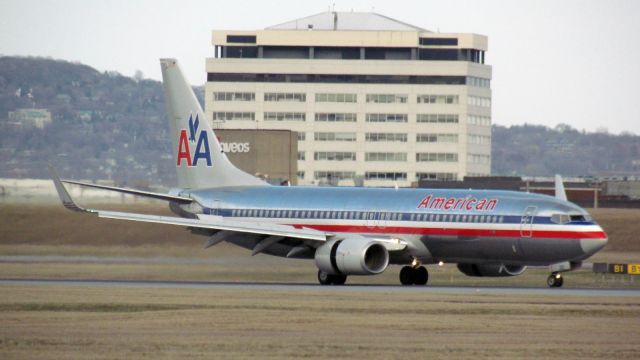 Boeing 737-800 (N814NN)