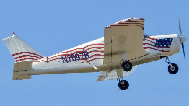 Piper Cherokee (N7097R)