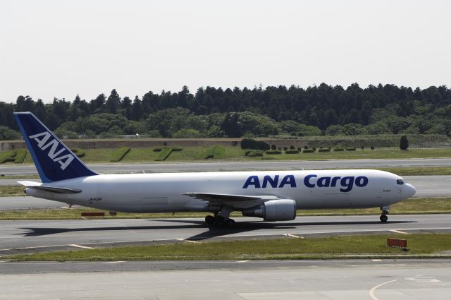 BOEING 767-300 (JA601F) - Taxing at Narita Intl Airport on 2016/05/22