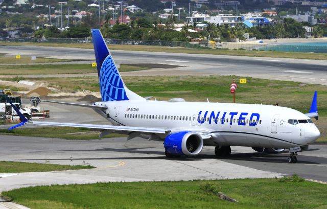 Boeing 737 MAX 8 (N27268)