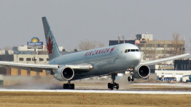 BOEING 767-300 (C-GLCA)