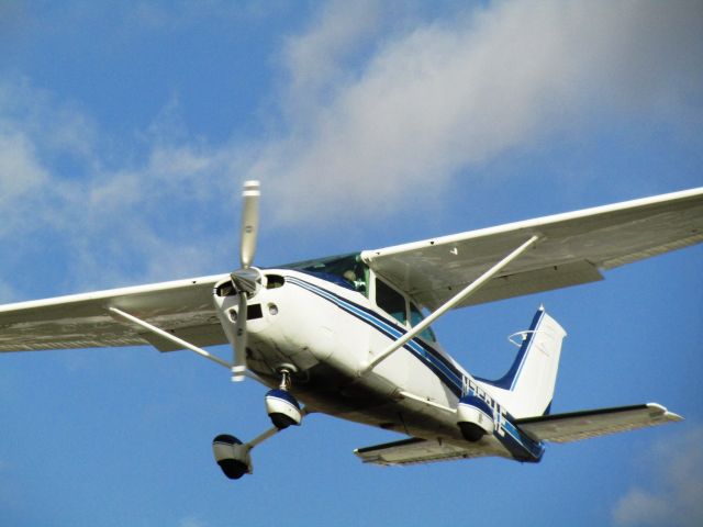 Cessna Skylane (N759AE) - Landing RWY 24