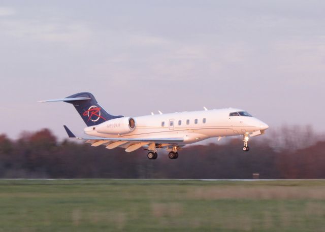 Bombardier Challenger 300 (N697AH)