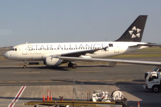 Airbus A319 (N701UW)