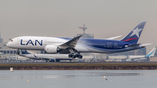 Boeing 787-9 Dreamliner (CC-BGF) - Diverted from JFK