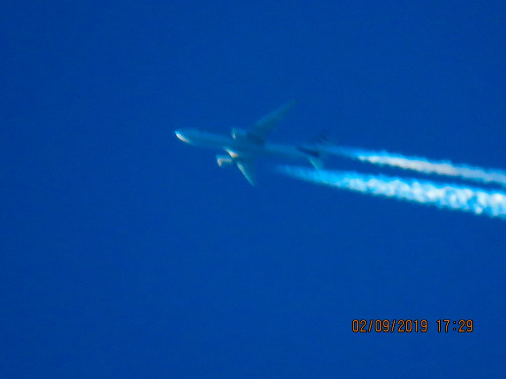 Boeing 777-200 (N755AN)
