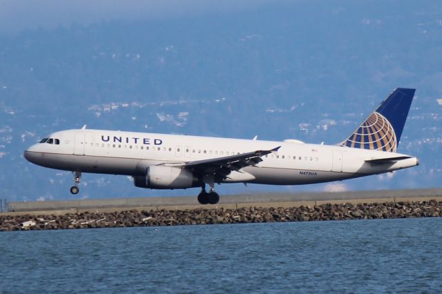 Airbus A320 (N472UA)