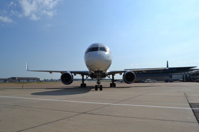 Boeing 757-200 (N660DL)