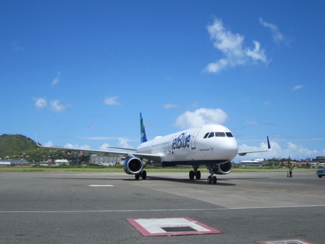 Airbus A321 (N950JT)