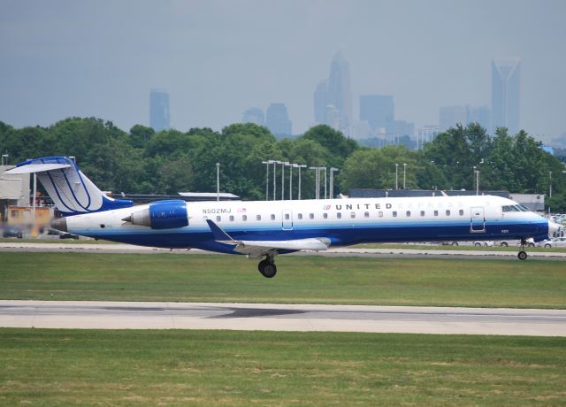 Canadair Regional Jet CRJ-700 (N502MJ) - Arriving 18C - 5/19/10