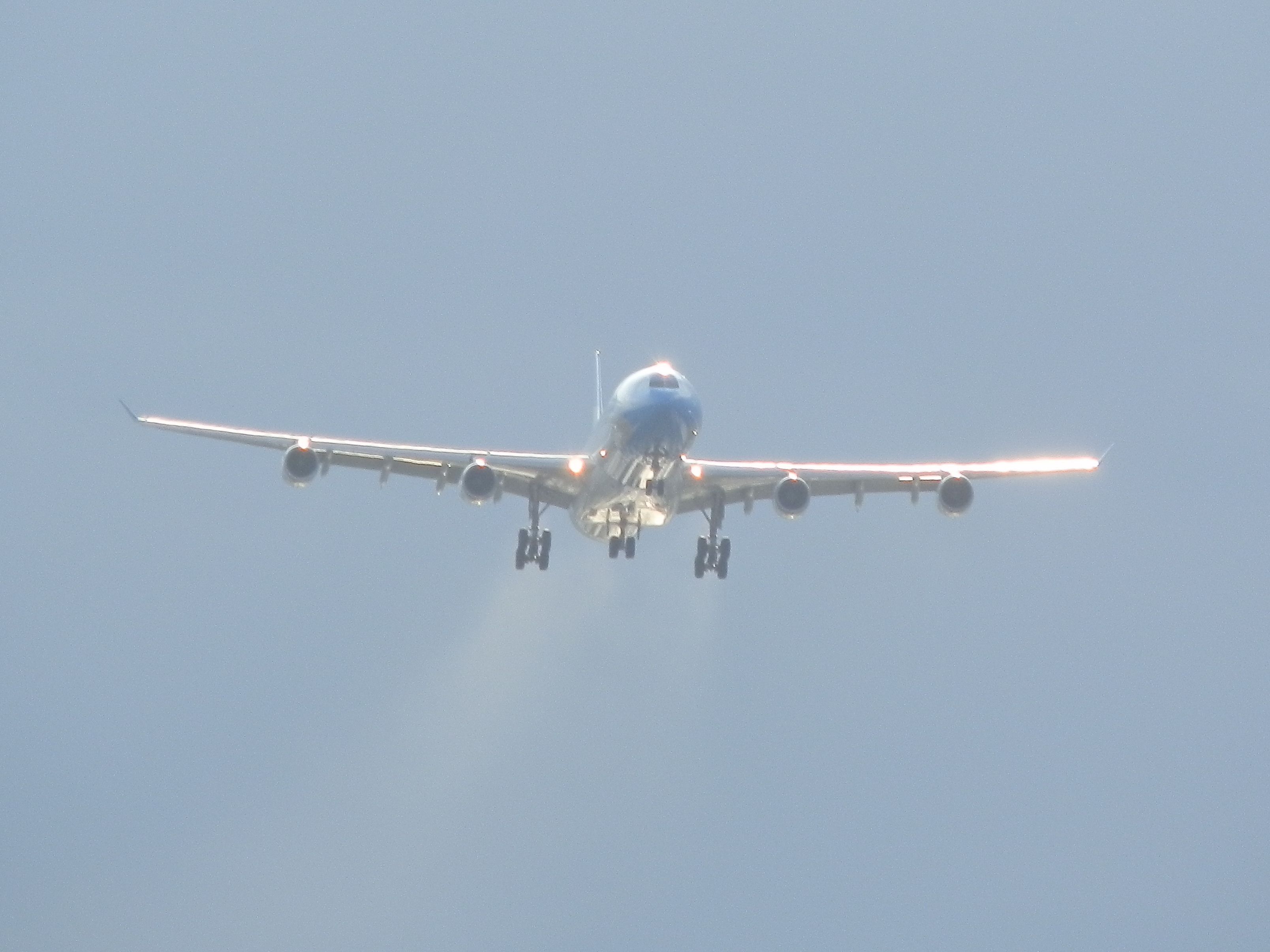 Airbus A340-300 (LV-CSD)