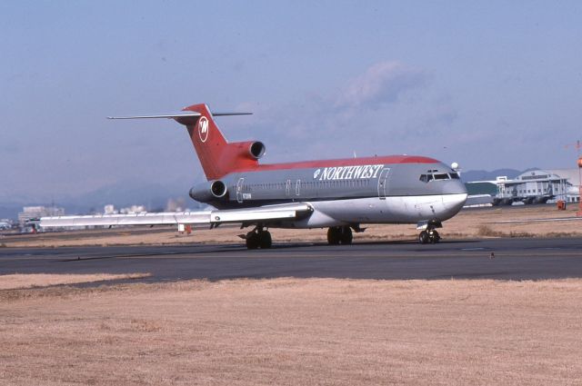 BOEING 727-200 —