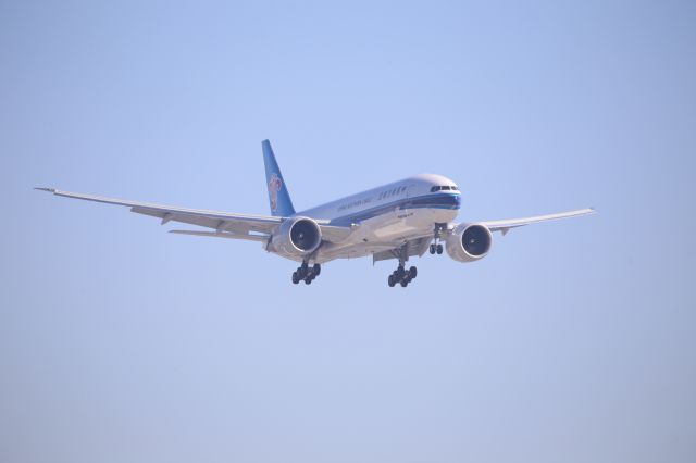 BOEING 777-200LR (B-20EN)