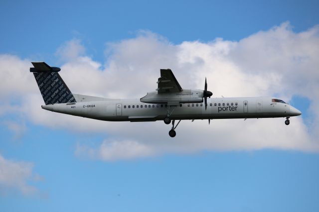 de Havilland Dash 8-400 (C-GKQA)