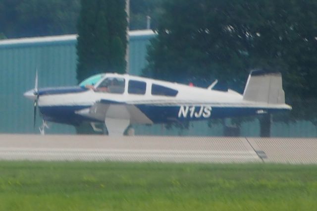 Beechcraft 35 Bonanza (N1JS)