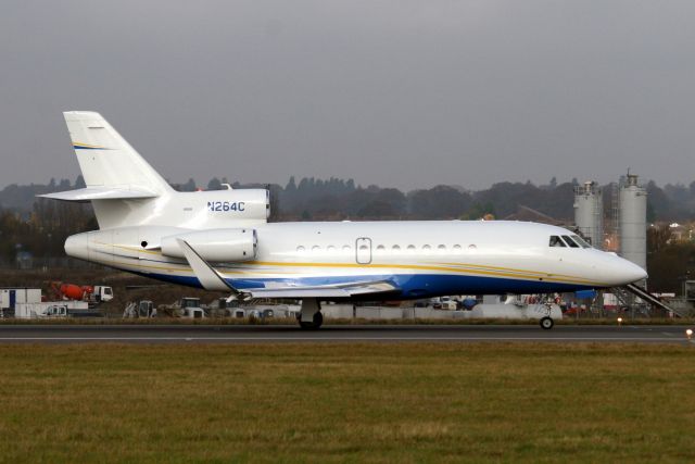 Dassault Falcon 900 (N264C) - Touching down on rwy 08 on 14-Nov-12 arriving from OMDB.